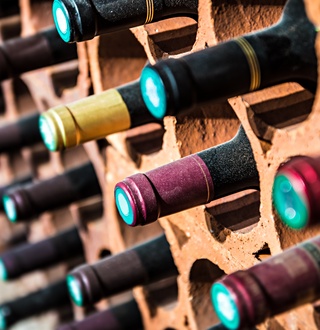 Should firms hire consultants to boost their performance? Insights From the Bordeaux Wine Industry