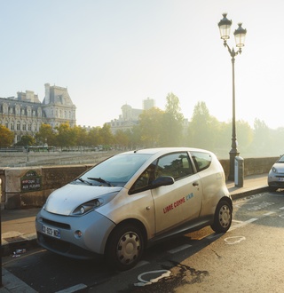 Challenges for car manufacturers in a disruptive electromobility 2.0 industry